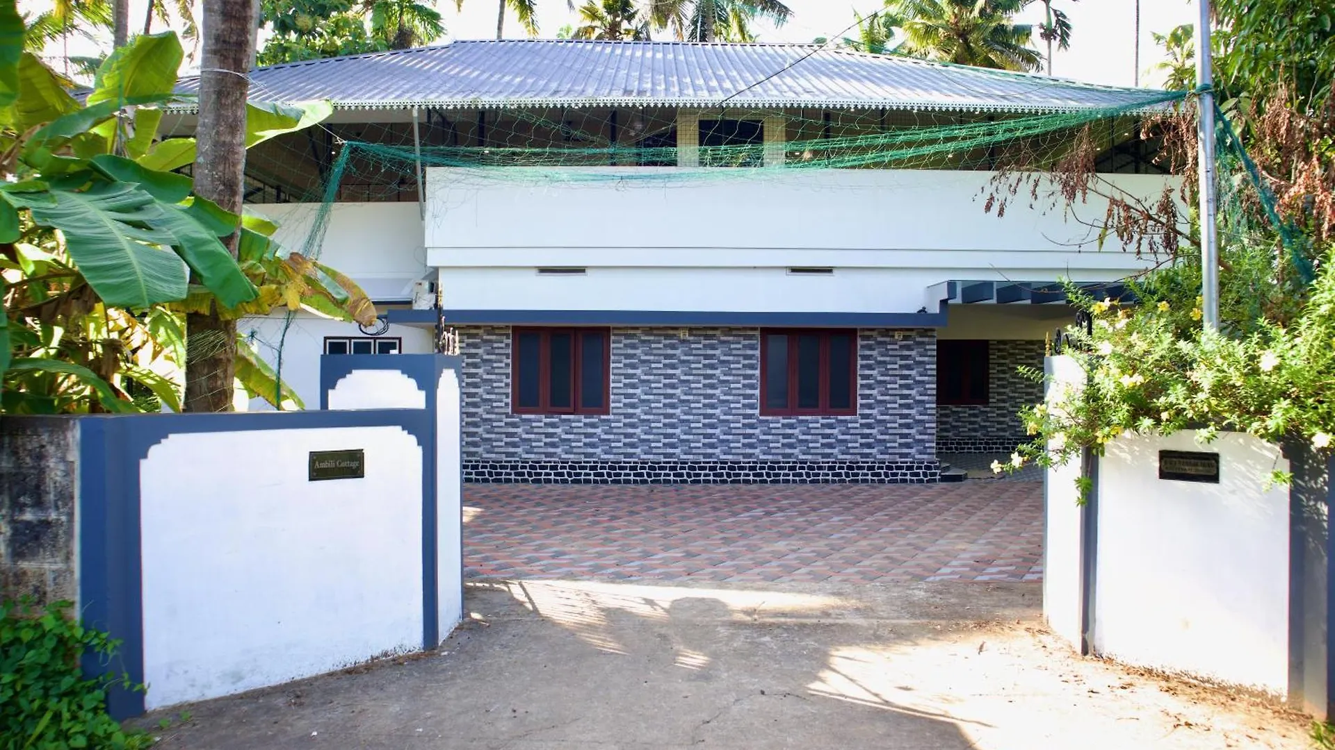 Ambili Riverfront Villa With Party Hall Irimbranallur