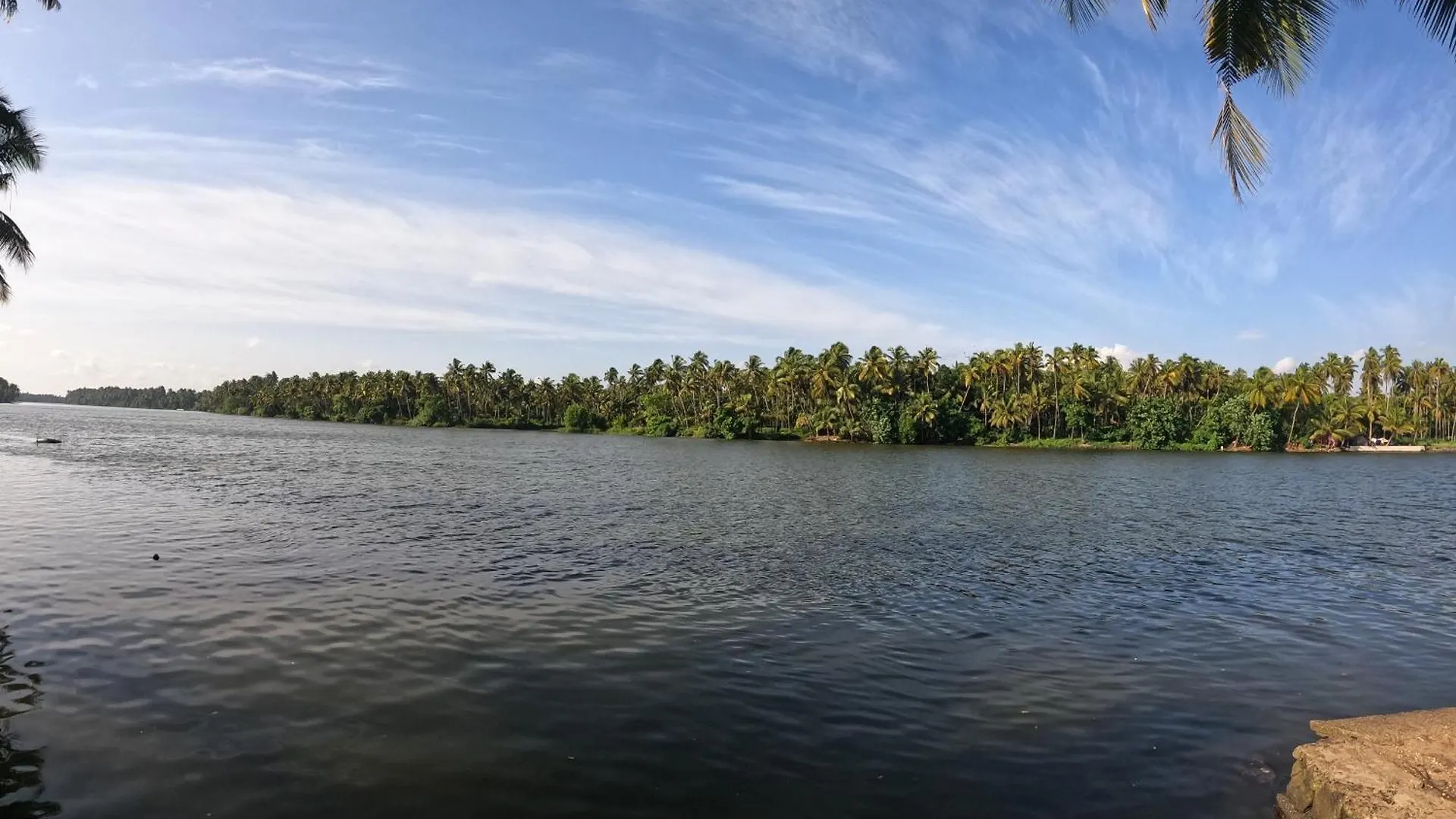 Ambili Riverfront Villa With Party Hall Irimbranallur